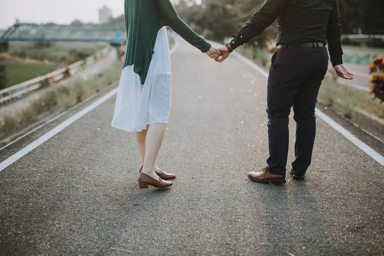 Happy couple that practices self-awareness in relationships.