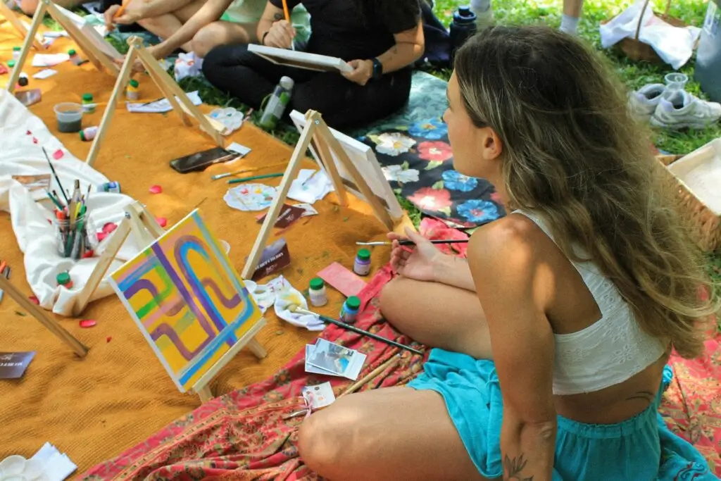 Woman at an art class as one of the best ways to meet new people in your 20s.