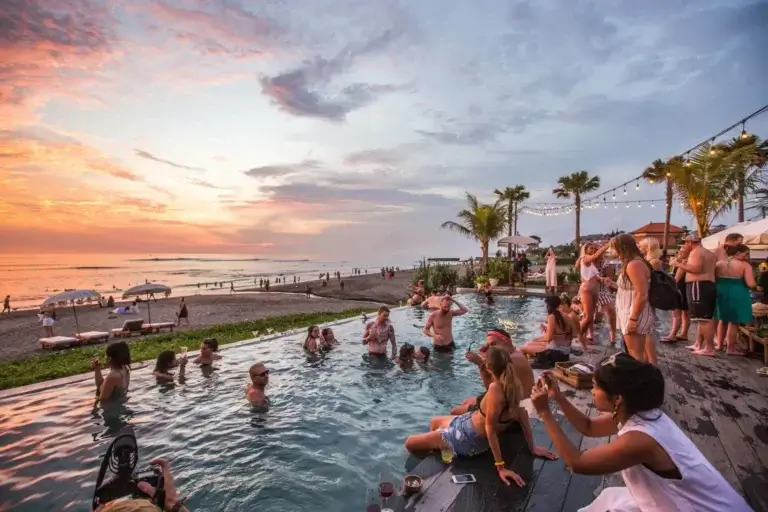 Friends on the pool as one of the best things to do with friends in summer.